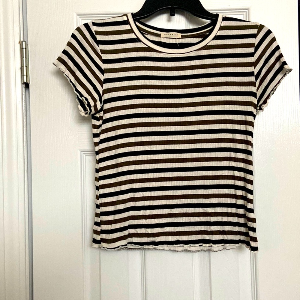 Its a black white and green top by occasion size large